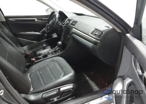 2019 Volkswagen Passat 2.0T Se R-Line z USA, uszkodzony, nr VIN 1VWMA7A30KC003754